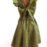 Vestido africano fundo amarelo.