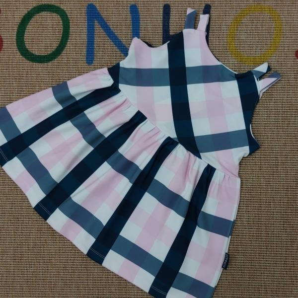 Vestidos riscas azul, rosa e branco